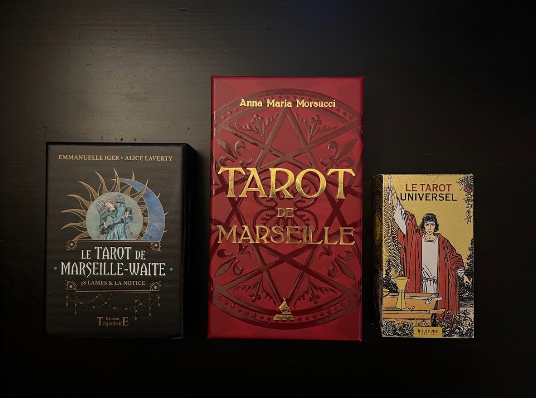 Quel tarot ou oracle divinatoire choisir pour un débutant ? - AUGURE -  Manufacture des Merveilles