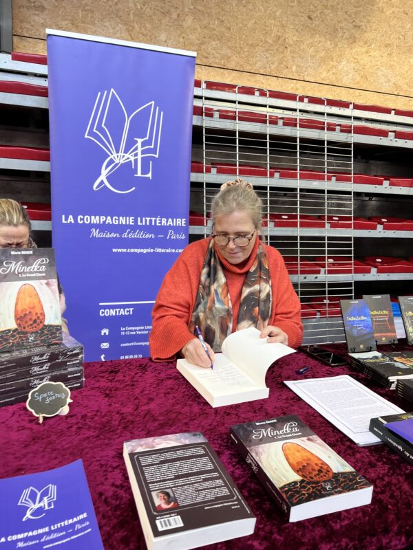 Marie Roger en dédicace à Voisins-le-BX
